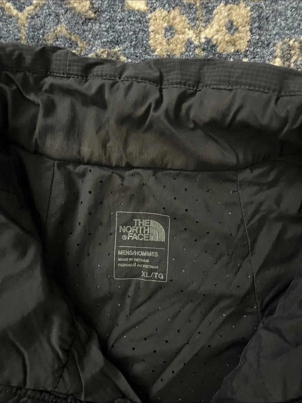 The North Face Black Men's Insulated Puffer Jacket - Picture 3 of 8